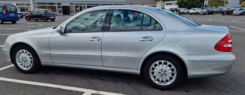 Silber Gebraucht 2003 Mercedes E320 Elegance Limousine | 10.500 € (Teuer) - Bild 1/4