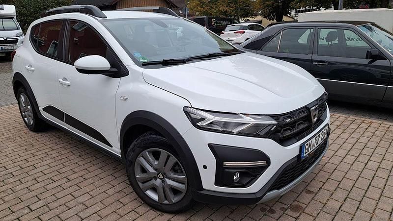 Weiß Gebraucht 2021 Dacia Sandero Comfort Kleinwagen | 13.600 € (Fairer Preis) - Bild 1/4