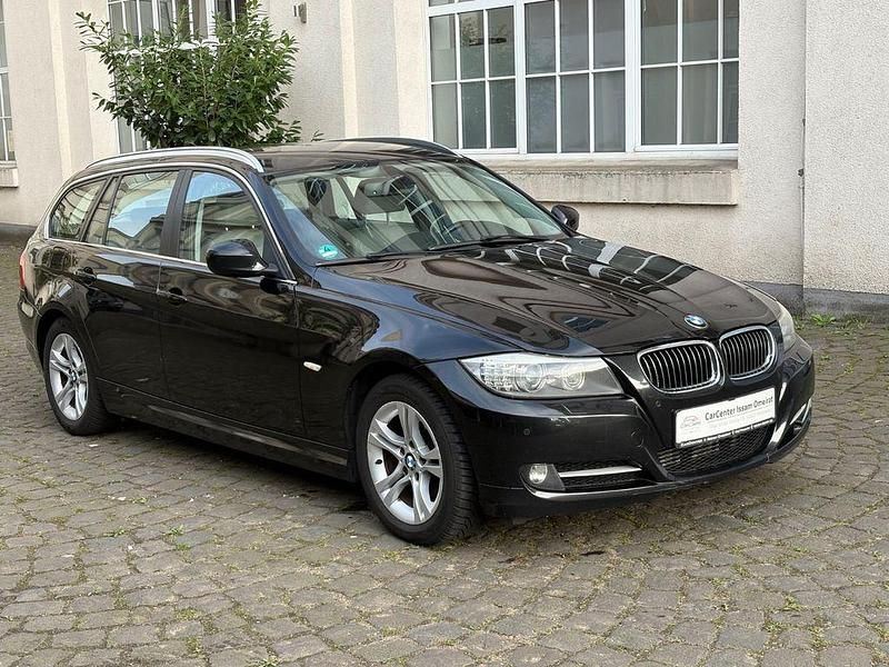 Gebraucht BMW 320 Lifestyle 184 PS (135 kW) 2011 Schwarz Kombi