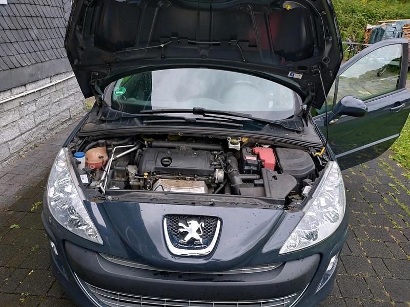 Grau Gebraucht 2006 Peugeot 308 Limousine | 3.250 € - Bild 1/4