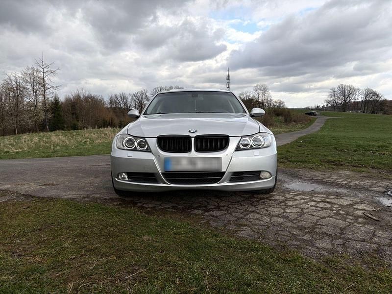 Gebraucht BMW 330 Performance 258 PS (189 kW) 2005 Silber Limousine