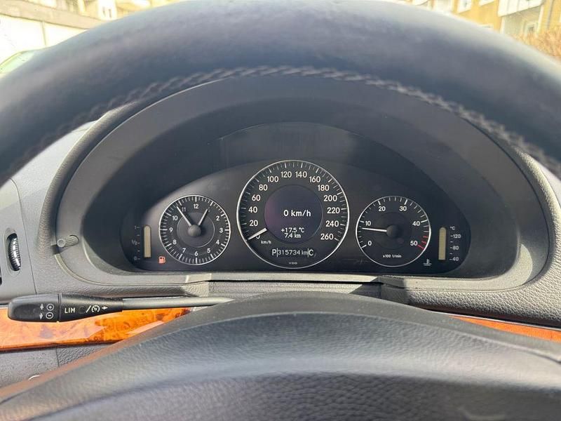Gebraucht Mercedes E320 204 PS (150 kW) 2004 Silber Limousine