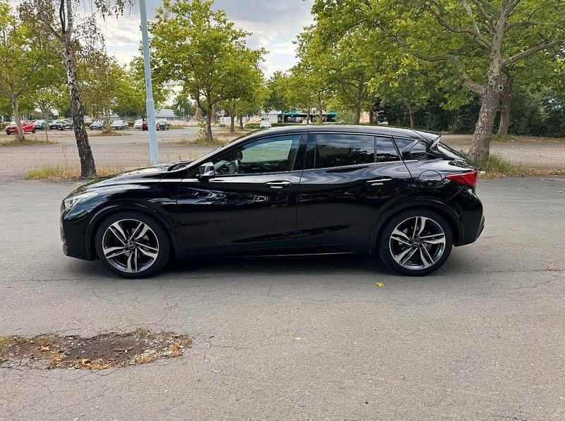 Gebraucht Infiniti Q30 Sport Tech 156 PS (114 kW) 2017 Schwarz Limousine