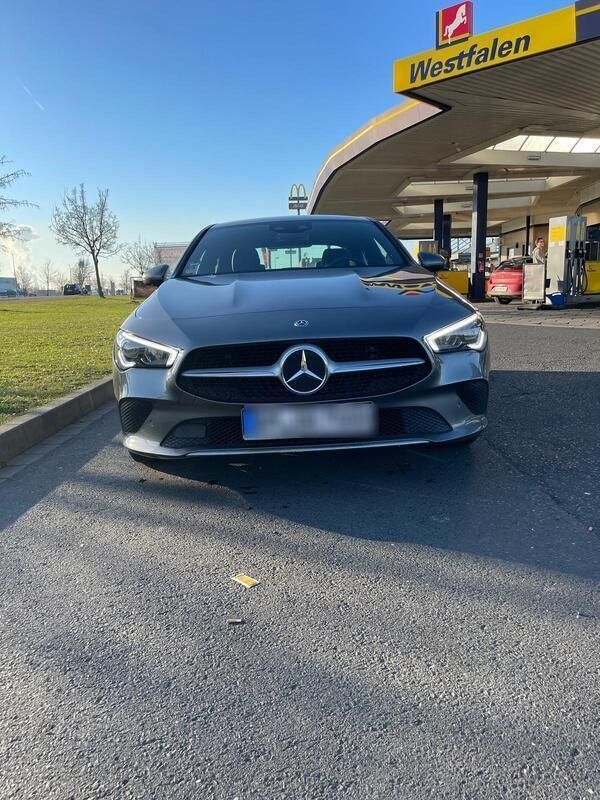 Grau Gebraucht 2019 Mercedes CLA200 Limousine | 24.000 € - Bild 1/4