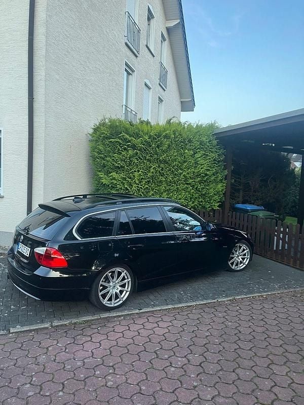 Schwarz Gebraucht 2006 BMW 325 Basis Kombi | 2.500 € (Fairer Preis) - Bild 1/4