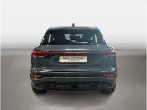 Neu Audi e-tron 225 kW (306 PS) 2026 Blau (plasmablau) SUV