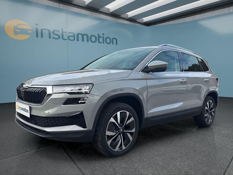 Grau Neu 2025 Skoda Karoq SUV | 37.399 € (Etwas zu teuer) - Bild 1/4