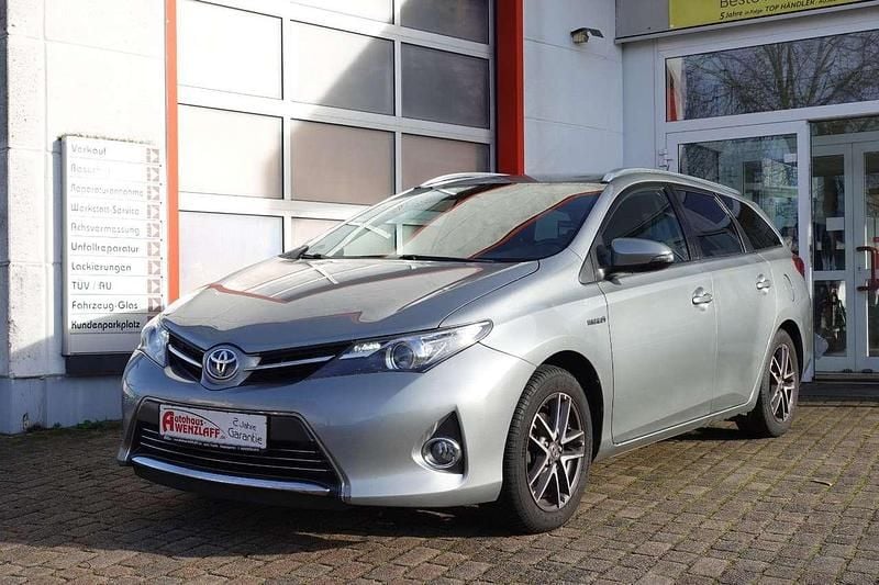 Grau Gebraucht 2017 Toyota Auris Hybrid Kombi | 12.500 € (Guter Preis) - Bild 1/4