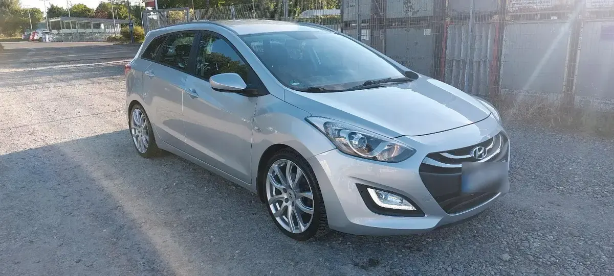 Gebraucht Hyundai i30 110 PS (80 kW) 2013 Grau Kombi