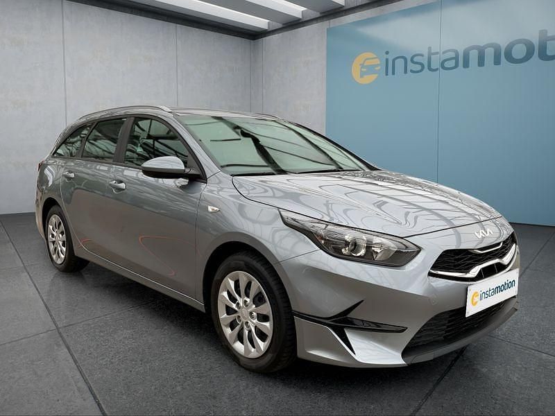 Używany Kia Ceed 101 KM (74 kW) 2023 Srebrny Hatchback