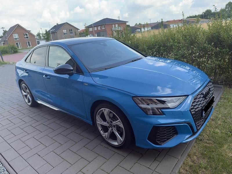 Blau Gebraucht 2023 Audi A3 Ambiente Limousine | 28.500 € - Bild 1/4