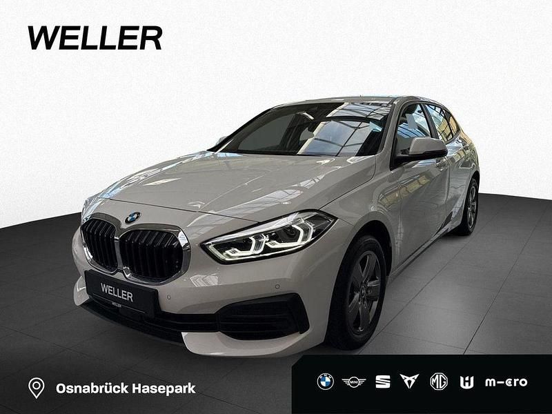 Alpinweiss iii (weiß) Gebraucht 2024 BMW 118 Advantage Kleinwagen | 25.550 € (Fairer Preis) - Bild 1/4