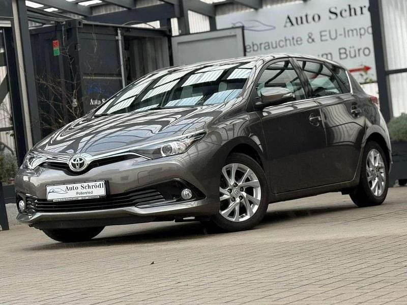 Platinumbronze metallic Gebraucht 2017 Toyota Auris Multidrive S Limousine | 15.980 € (Fairer Preis) - Bild 1/4