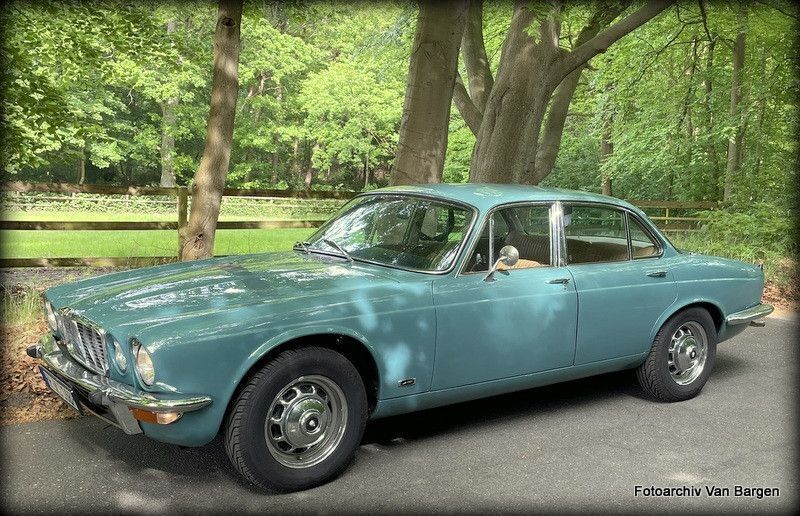 Blau Gebraucht 1974 Jaguar XJ6 Limousine | 22.900 € - Bild 1/4