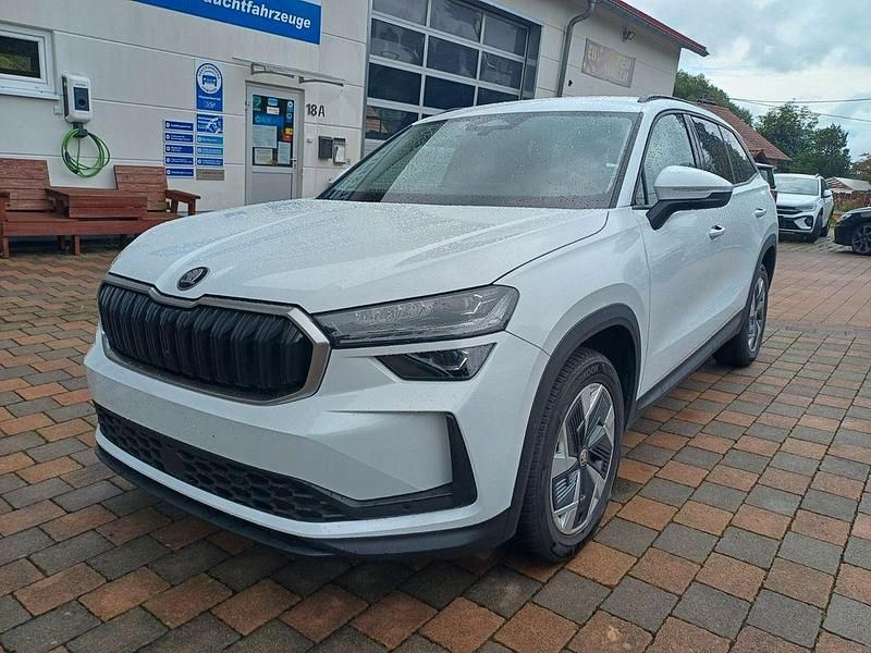 Weiß Gebraucht 2024 Skoda Kodiaq Selection SUV | 42.850 € (Guter Preis) - Bild 1/4