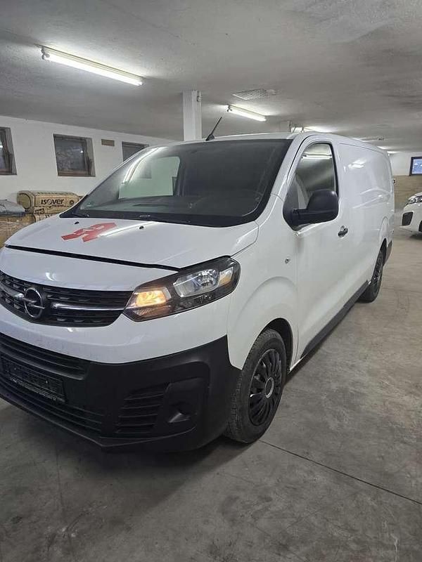 Weiß Gebraucht 2021 Opel Vivaro Selection Van | 13.000 € (Etwas zu teuer) - Bild 1/4
