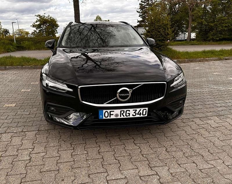Gebraucht Volvo V60 Core 163 PS (119 kW) 2024 Schwarz Kombi