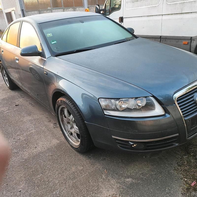 Grau Gebraucht 2005 Audi A6 Limousine | 1.600 € (Superpreis) - Bild 1/4
