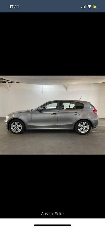 Grau Gebraucht 2010 BMW 118 Kleinwagen | 11.000 € - Bild 1/4