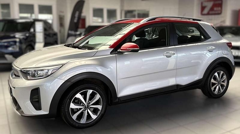 Gebraucht Kia Stonic Vision 101 PS (74 kW) 2022 (r4s) seidensilber met./rot SUV