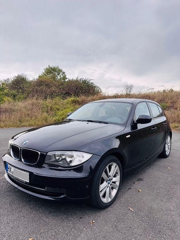 Schwarz Gebraucht 2010 BMW 118 Kleinwagen | 5.650 € (Fairer Preis) - Bild 1/4
