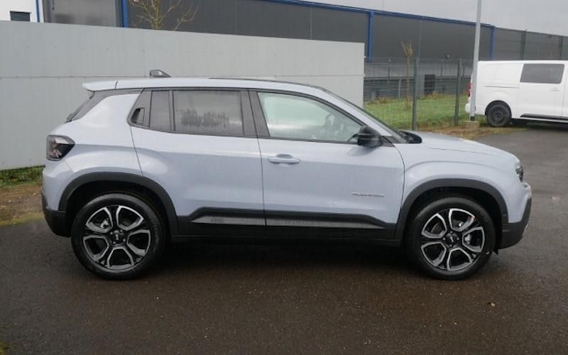 Neu Jeep Avenger Summit 100 PS (73 kW) 2026 Grau SUV