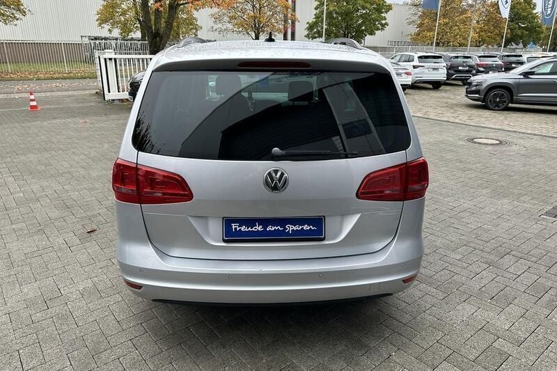 Second-hand VW Sharan 150 CP (110 kW) 2015 Argintiu Monovolum