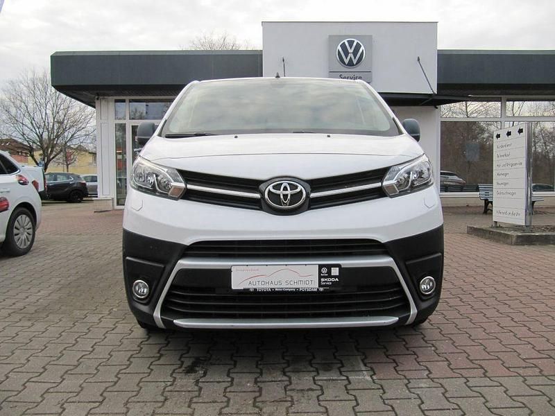 Gebraucht Toyota Proace 177 PS (130 kW) 2019 Weiß Van / Kleinbus