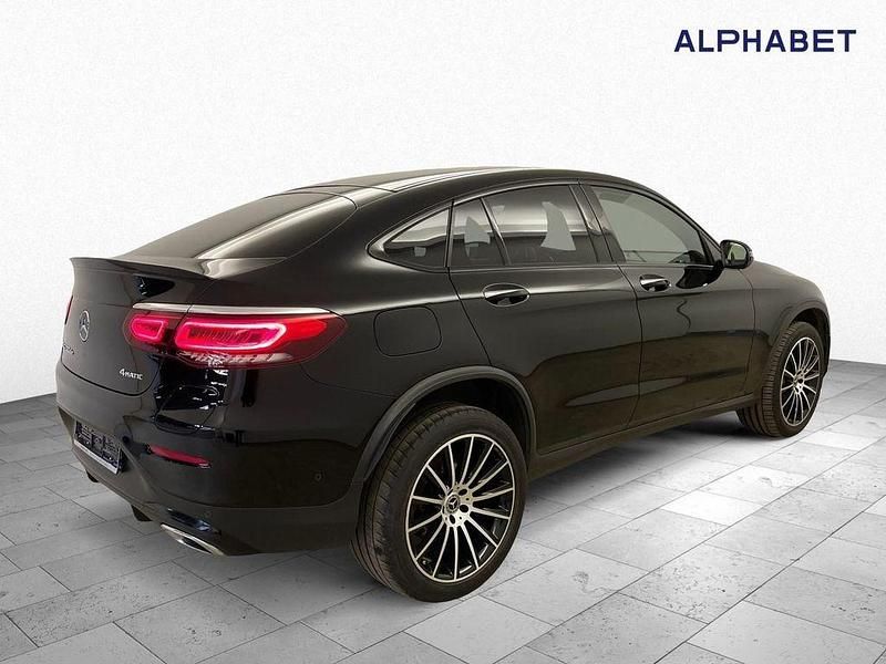 Gebraucht Mercedes GLC300e AMG line 306 PS (225 kW) 2021 Schwarz Limousine