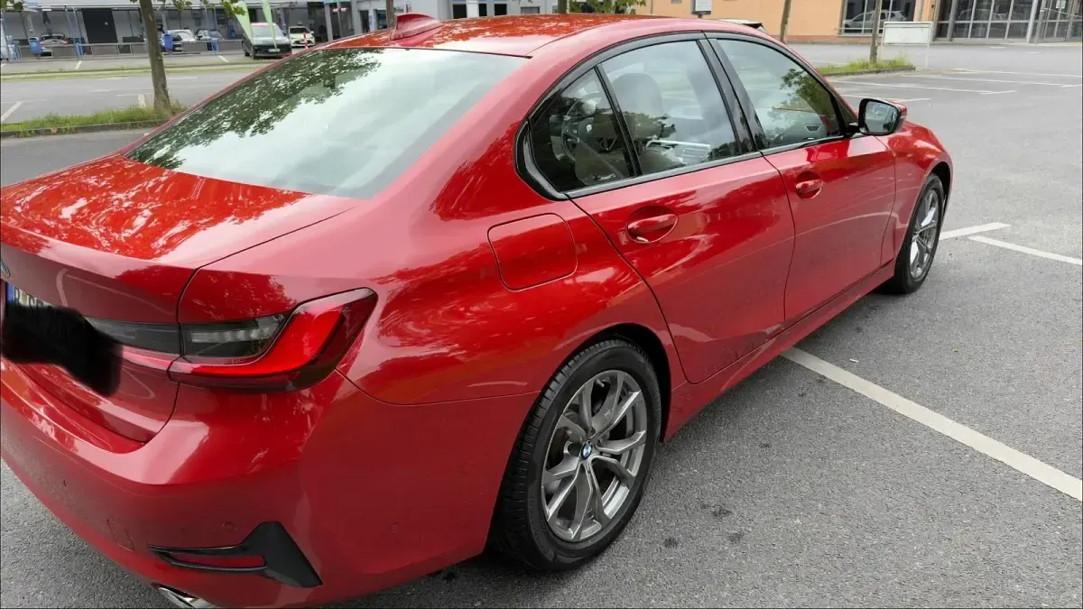 Gebraucht BMW 320 Advantage 190 PS (139 kW) 2022 Rot Limousine
