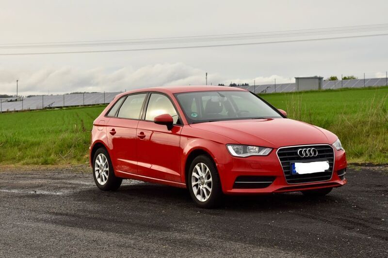 Rot Gebraucht 2013 Audi A3 Sportback Ambition Limousine | 8.000 € (Superpreis) - Bild 1/4