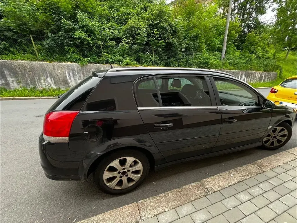 Gebraucht Opel Signum Edition+ 150 PS (110 kW) 2008 Schwarz Kleinwagen