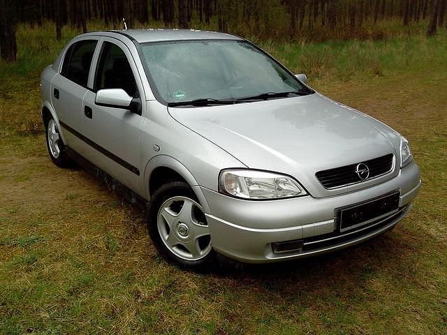 Gebraucht Opel Astra Elegance 116 PS (85 kW) 1998 Silber metallic Limousine