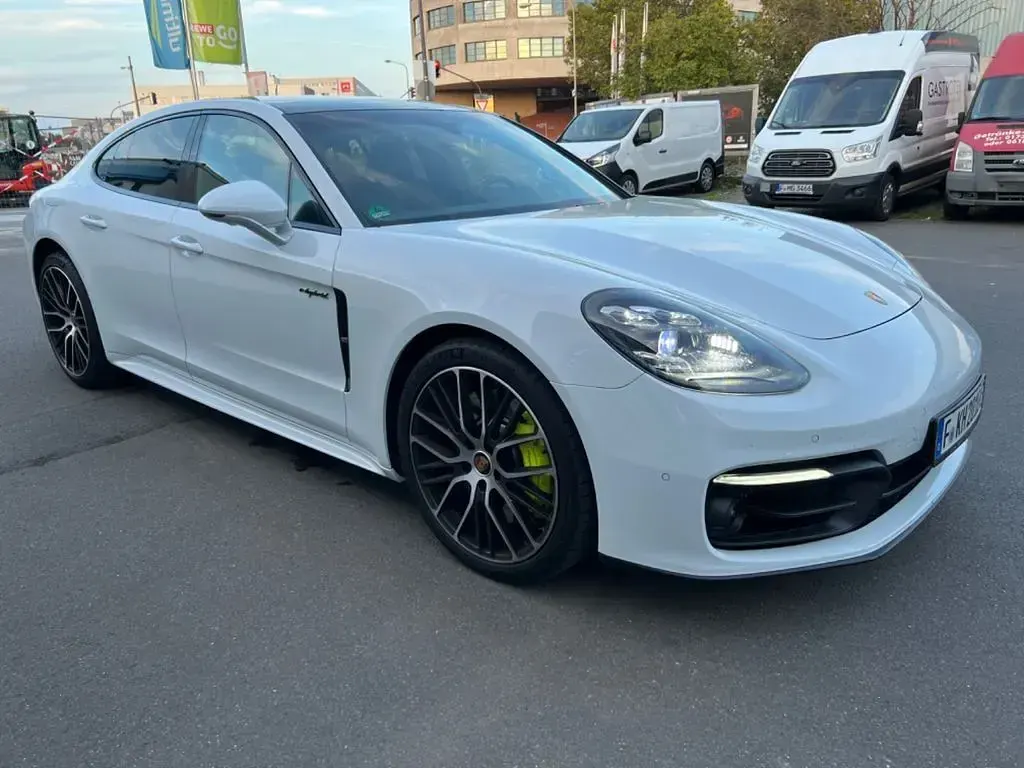 Gebraucht Porsche Panamera 560 PS (411 kW) 2021 Weiß Kleinwagen