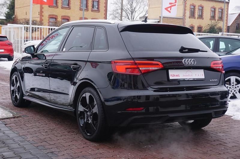Gebraucht Audi A3 Sportback e-tron Sport 204 PS (150 kW) 2020 Schwarz Kleinwagen