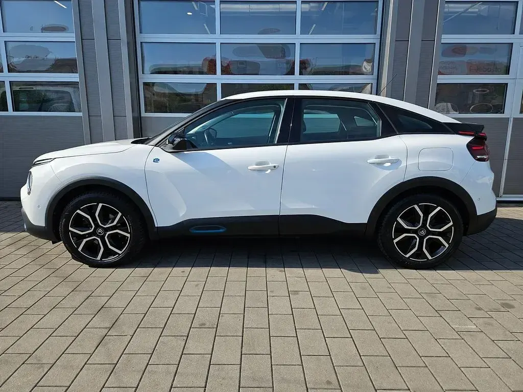 Gebraucht Citroën e-C4 Feel 100 kW (136 PS) 2022 Polarweiß Limousine