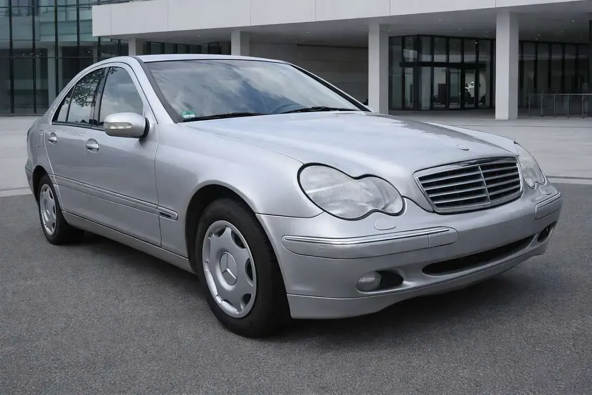Gebraucht Mercedes C220 Elegance 143 PS (105 kW) 2001 477 Limousine