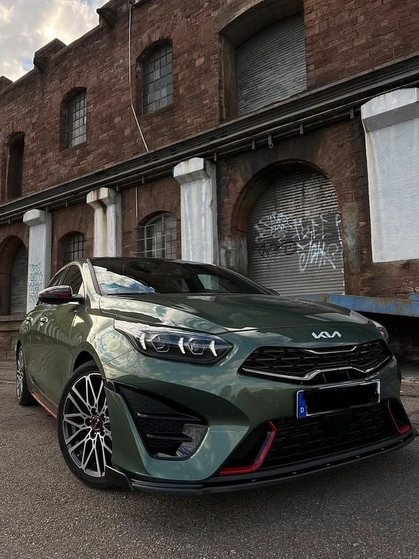 Grün Gebraucht 2024 Kia ProCeed Kombi | 32.900 € (Teuer) - Bild 1/3