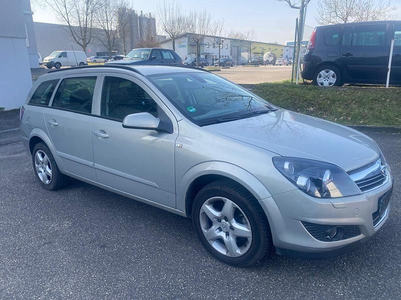 Gebraucht Opel Astra 116 PS (85 kW) 2008 Grau Kombi