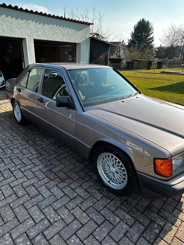 Gebraucht Mercedes 190 109 PS (80 kW) 1993 Andere farben Limousine