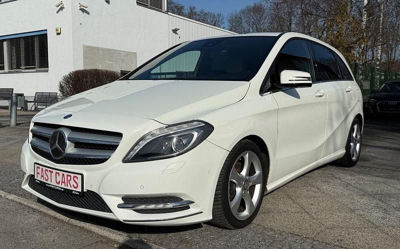 Gebraucht Mercedes B200 136 PS (100 kW) 2012 Weiß Van / Kleinbus