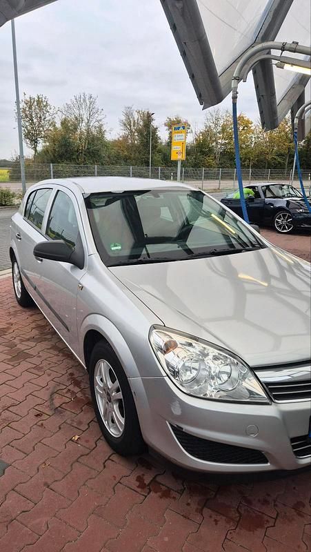 Silber Gebraucht 2009 Opel Astra Kleinwagen | 2.350 € (Fairer Preis) - Bild 1/4