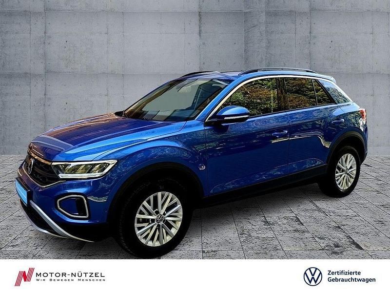Ravennablau metallic Gebraucht 2024 VW T-Roc Life SUV | 26.230 € (Fairer Preis) - Bild 1/4