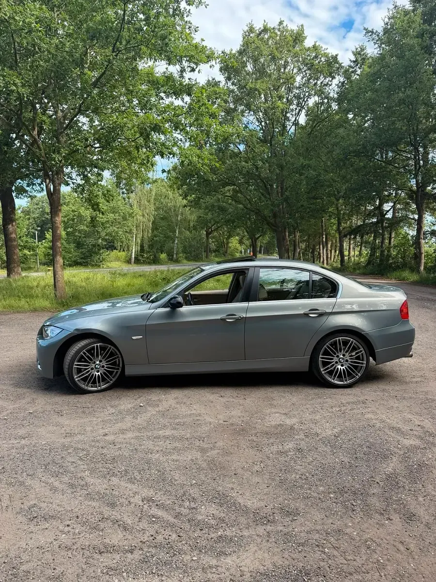 Gebraucht BMW 325 218 PS (160 kW) 2008 Grau Limousine