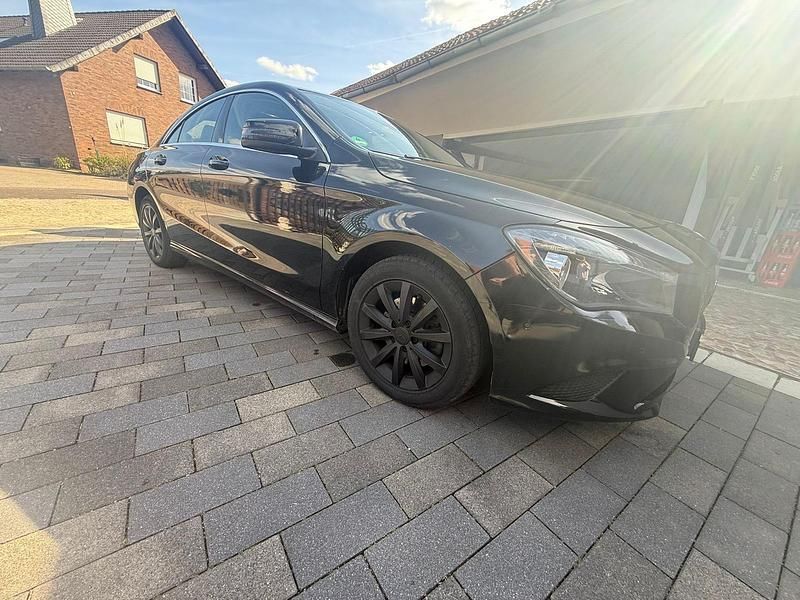 Gebraucht Mercedes CLA220 177 PS (130 kW) 2015 Schwarz Limousine