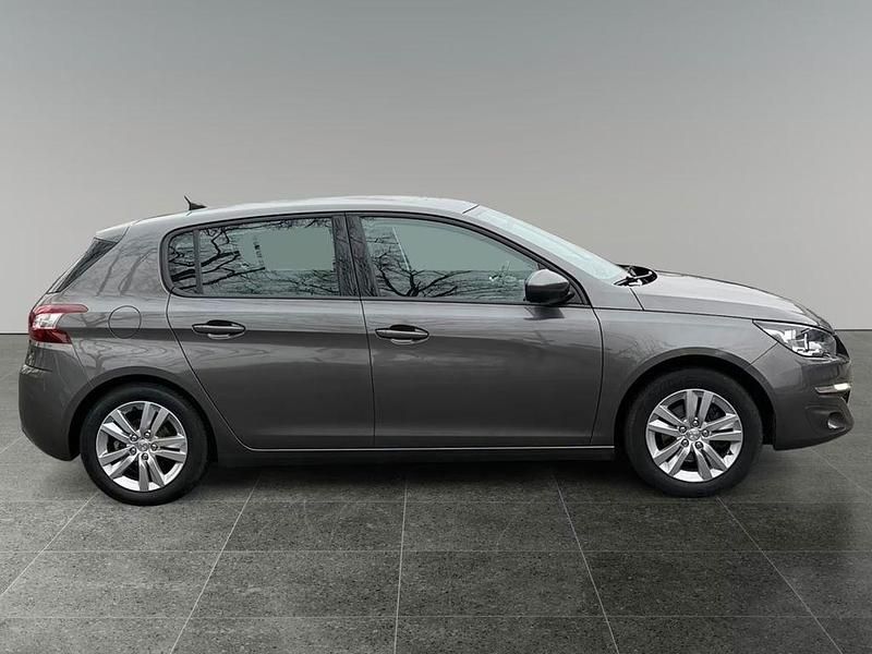 Gebraucht Peugeot 308 Active 131 PS (96 kW) 2016 Grau Limousine