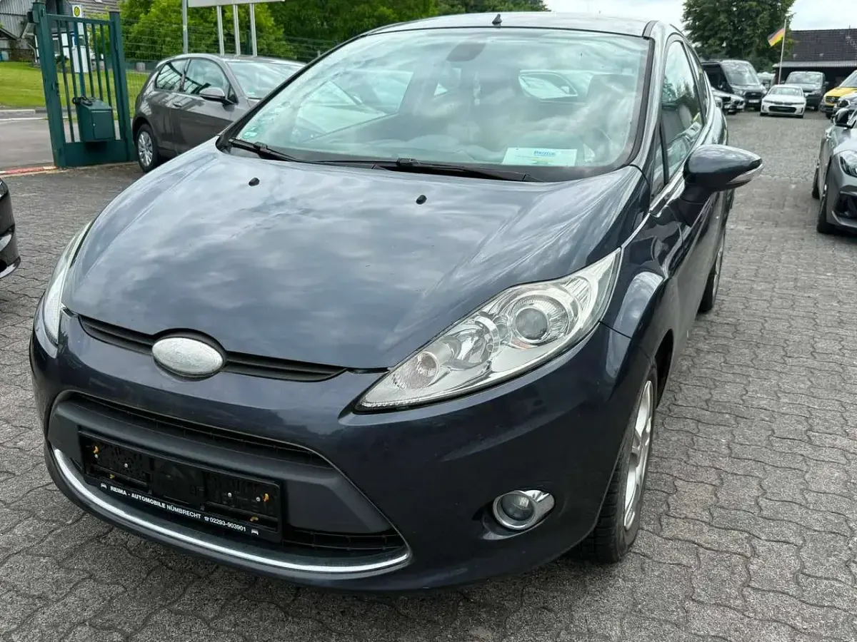 Gebraucht Ford Fiesta Titanium 90 PS (66 kW) 2009 Royalgrau met. Kleinwagen
