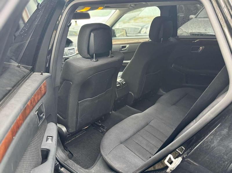 Gebraucht Mercedes E220 170 PS (125 kW) 2011 Obsidianschwarz  metalliclack Kombi