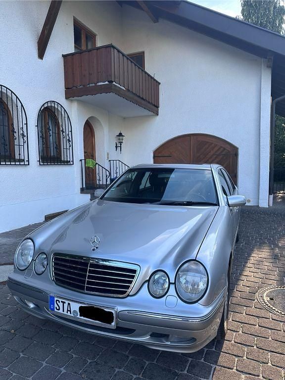 Silber Gebraucht 2001 Mercedes E320 Elegance Limousine | 7.000 € (Fairer Preis) - Bild 1/4