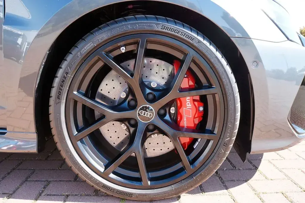 Neu Audi RS3 Sport 400 PS (294 kW) 2026 Daytonagrau perleffekt Limousine